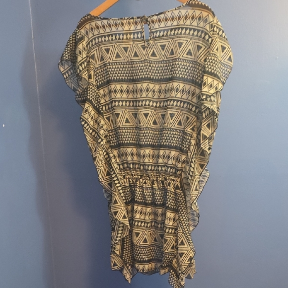 Jessica Simpson Tribal Print Blouse in Black and Cream - Picture 3 of 4